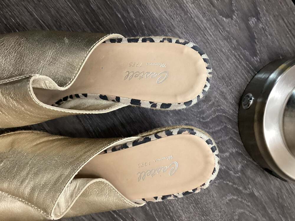Castell Menorca Gold Metallic Leopard Print Espadrille Wedge Sandals Size 39 - Picture 2 of 5